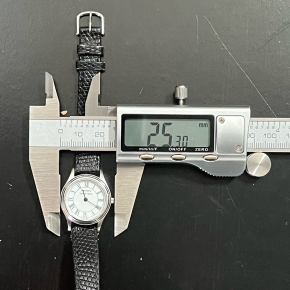 Tiffany and Co ladies watch with original leather strap - Picture 7 of 9